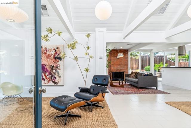 4003 Santa Fe CT, Concord CA: https://media.crmls.org/mediaz/9ad9db3a-e600-4ffc-9ca4-c8cd6593c472.jpg