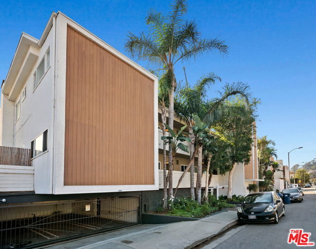 22626 Pacific Coast Highway, Malibu CA: https://media.crmls.org/mediaz/9ad9f29d-4cac-41e2-b75d-26b9e02b0127.jpg