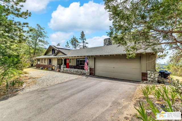 21395 Highway 243, Idyllwild CA: https://media.crmls.org/mediaz/9ad9f527-fdc9-4875-843b-939db0b9e979.jpg