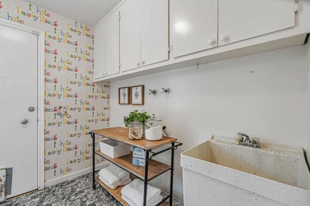 937 Parrott Drive, Hillsborough CA: https://media.crmls.org/mediaz/9ada1430-39c1-46aa-9ce3-a61685b54264.jpg