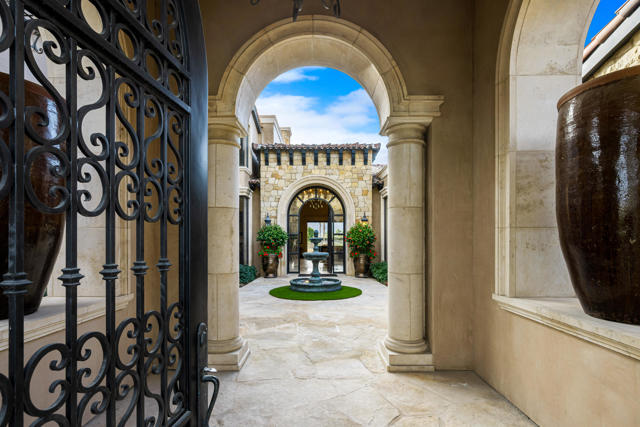 Image 4 of 102 For 52977 Via Dona