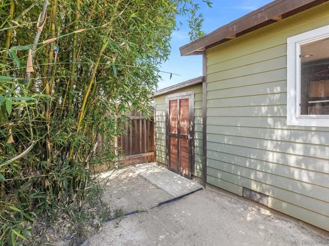 1080 Aloha Dr, Encinitas CA: https://media.crmls.org/mediaz/9ada774a-0cb2-4fa5-a71b-655d067c1021.jpg