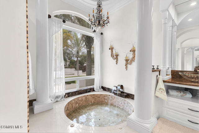932 Rosario Drive, Thousand Oaks CA: https://media.crmls.org/mediaz/9adaa79a-7b8f-47ef-b8e8-937cbadf1a4f.jpg