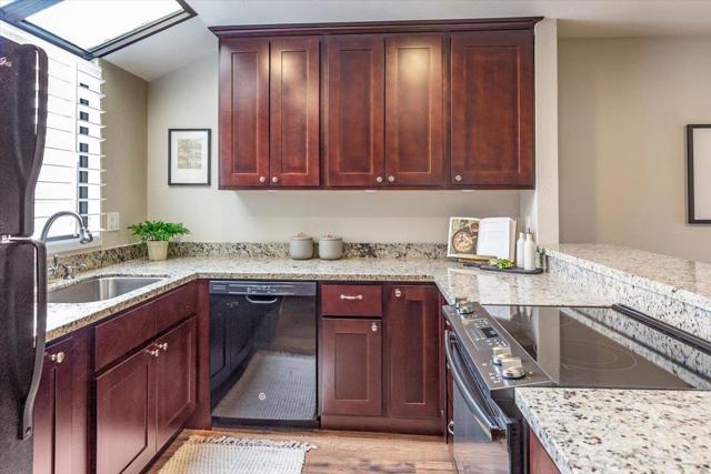 2409 Park Boulevard, Palo Alto CA: https://media.crmls.org/mediaz/9adb3dfe-c72a-4d7b-ac1d-5ece3a005a1a.jpg