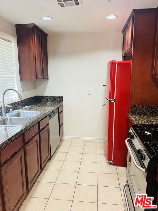 5719 Camellia Avenue, 109 photo 14