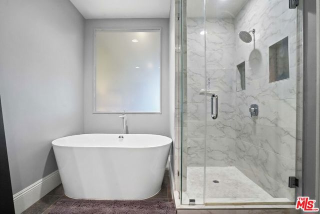 16123 W Sunset Boulevard, Pacific Palisades CA: https://media.crmls.org/mediaz/9adbdded-738c-49c8-942d-fda238858a7b.jpg