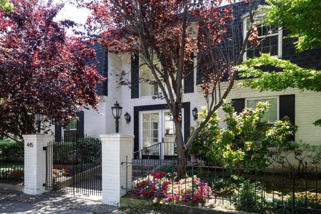 445 Oak Grove Avenue, Menlo Park CA: https://media.crmls.org/mediaz/9adc8035-86be-4dc2-b01d-a0571aea627c.jpg