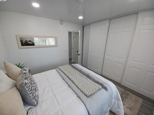112 Aurora Plz, Union City CA: https://media.crmls.org/mediaz/9adc87e4-ed97-4fa6-88e1-7698192c7b39.jpg