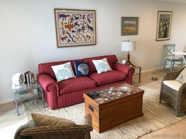 940 Sealane Dr, Encinitas CA: https://media.crmls.org/mediaz/9add18d5-a039-41e2-a3b1-10e5cbec3f02.jpg