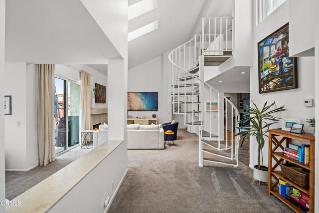 2287 Martinique Lane, Oxnard CA: https://media.crmls.org/mediaz/9add3285-6b8e-418c-8fc3-8123b9298b4f.jpg