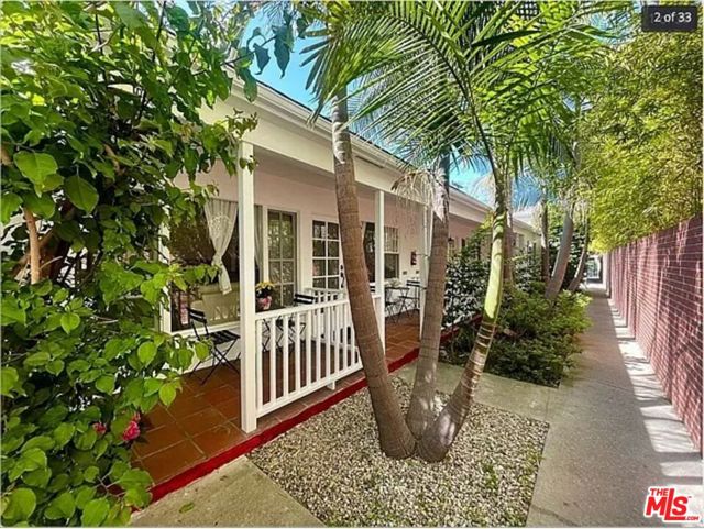 816 17th Street, Santa Monica CA: https://media.crmls.org/mediaz/9add59b3-f8a8-4217-920b-1629d983624f.jpg