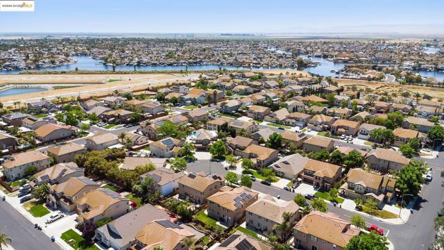 115 Tennyson Ct, Discovery Bay CA: https://media.crmls.org/mediaz/9add5e6c-a400-4bf3-b112-82e1f24a9ecc.jpg