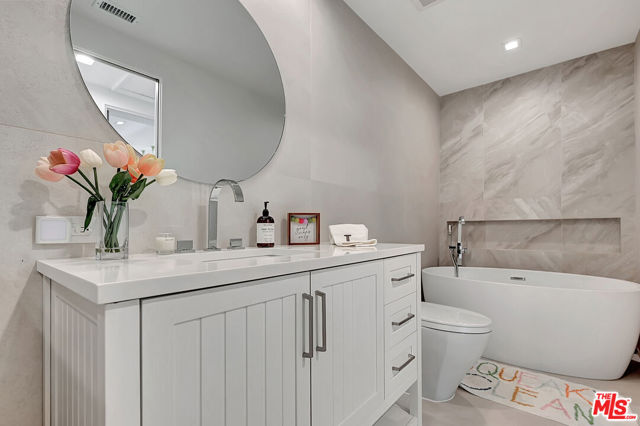 6442 Lunita Road, Malibu CA: https://media.crmls.org/mediaz/9ade87fd-3e14-4657-8916-07682443cbc8.jpg
