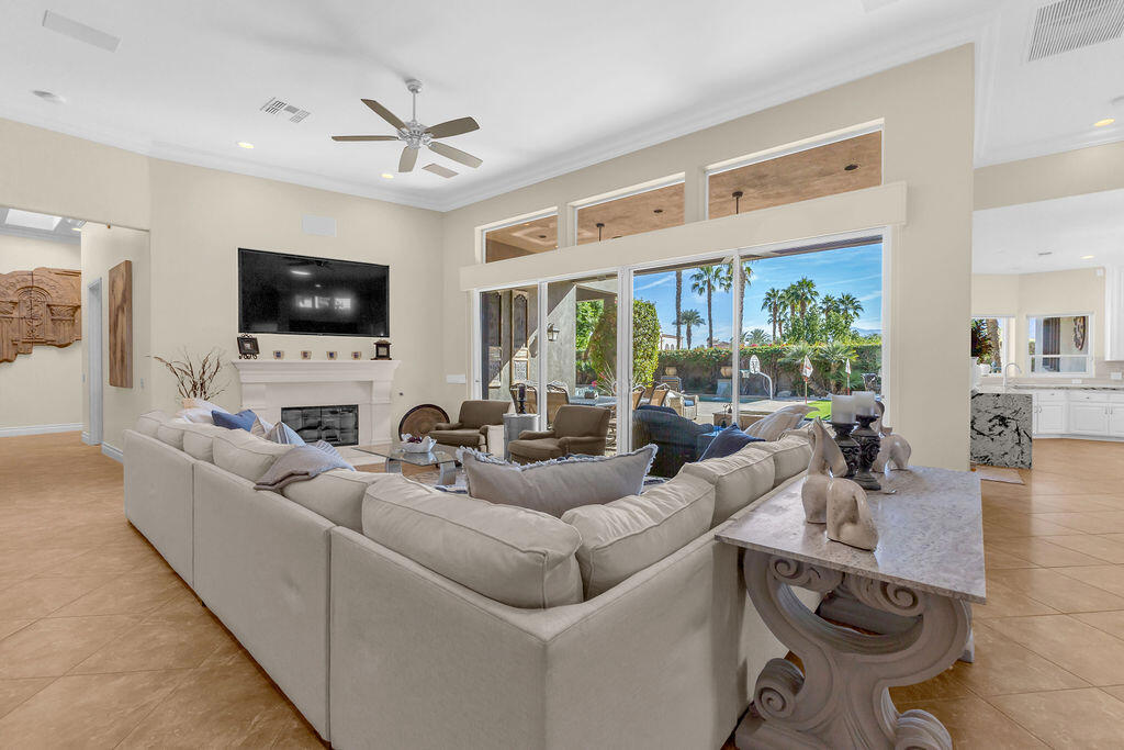 MLS #219138315DA image #2