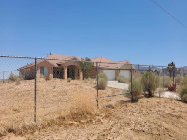 9367 Mustang Av, Apple Valley CA: https://media.crmls.org/mediaz/9adf7e11-a482-4470-8aaa-2b4e668b3f47.jpg