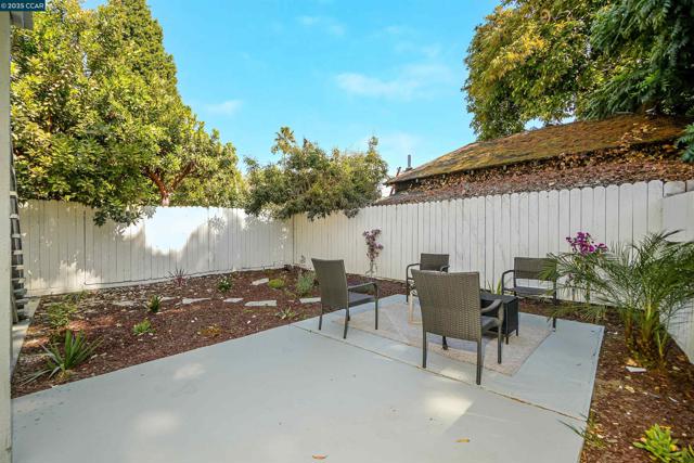767 47Th St, Oakland CA: https://media.crmls.org/mediaz/9ae027fb-6657-4ee3-82c5-083dec49214c.jpg