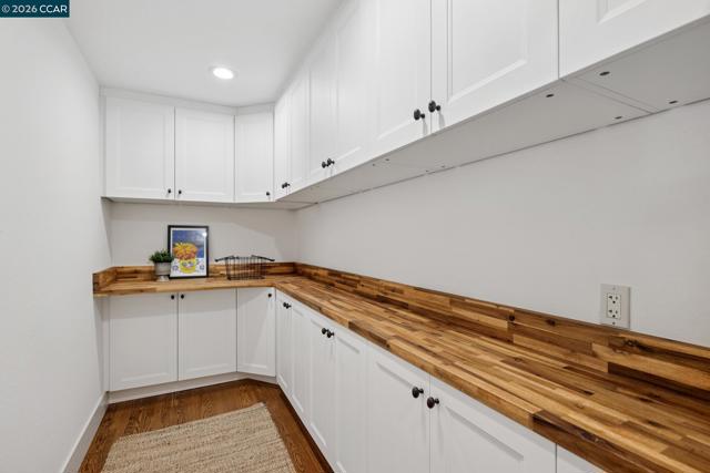 Image 22 of 49 For 1227 Alvarado Road