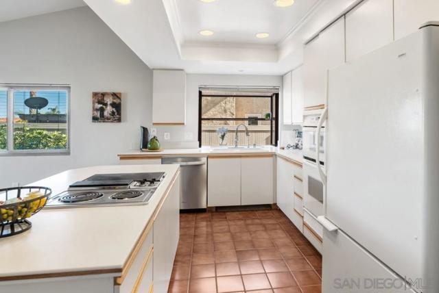 16071 Sun Summit Pt, San Diego CA: https://media.crmls.org/mediaz/9ae14539-1e2a-4be1-99c8-f7baf4c42d80.jpg
