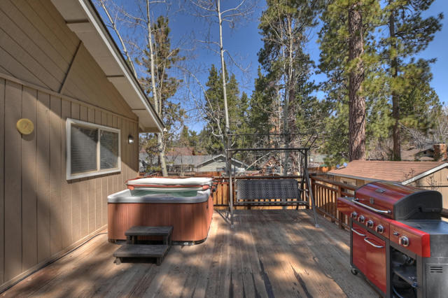 387 Wren Drive, Big Bear CA: https://media.crmls.org/mediaz/9ae1793c-a355-4b49-8d6f-82c1a6d0197f.jpg