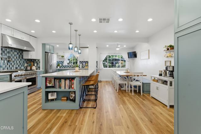 Detail Gallery Image 5 of 25 For 23508 Canzonet St, Woodland Hills,  CA 91367 - 5 Beds | 3 Baths