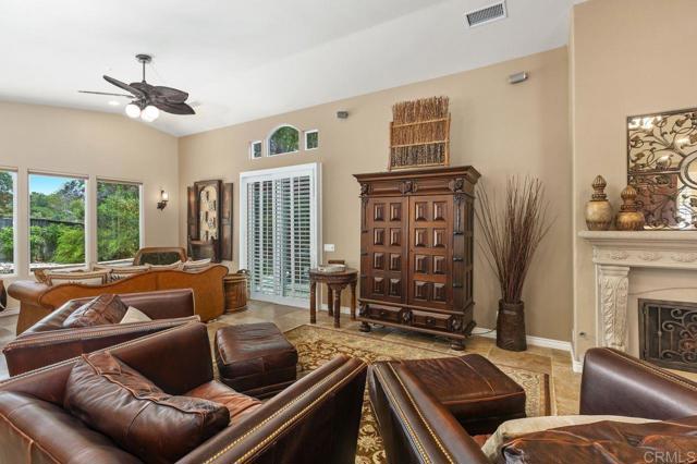 Detail Gallery Image 13 of 41 For 1034 via Reata, Vista,  CA 92081 - 3 Beds | 2 Baths