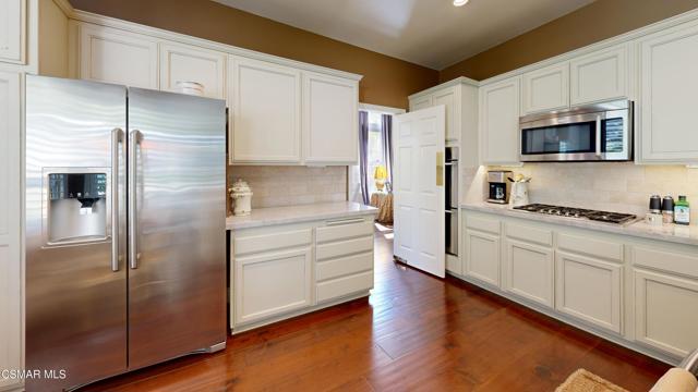 2343 Solway Court, Thousand Oaks CA: https://media.crmls.org/mediaz/9ae33b9f-2686-4e94-bf02-1c00386e0015.jpg