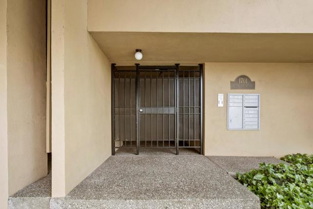 1701 San Carlos Avenue, San Carlos CA: https://media.crmls.org/mediaz/9ae38690-af0e-444f-8014-269c214f20c3.jpg