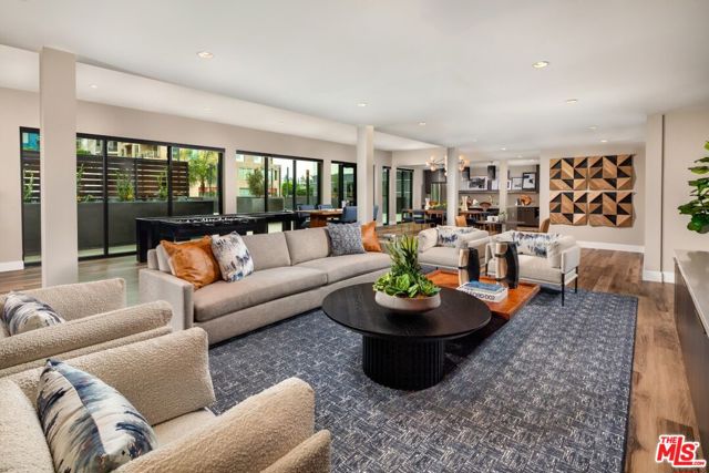 201 N La Brea Ave. Avenue, Inglewood CA: https://media.crmls.org/mediaz/9ae4508f-ee6b-44ec-b487-9e3e5d4bc4c2.jpg