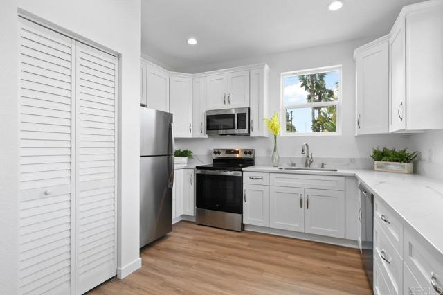 4055 Bernice Drive, San Diego CA: https://media.crmls.org/mediaz/9ae45105-86dc-445b-bf9b-29a9a24d183a.jpg