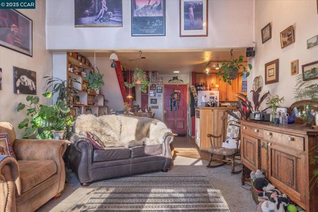 2201 Scott Peak Pl 49,  CA: https://media.crmls.org/mediaz/9ae4a987-62ce-4bd5-a63c-116c1870ef7c.jpg