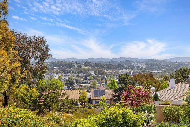 3708 Southridge, Oceanside CA: https://media.crmls.org/mediaz/9ae54064-7348-4558-8e0c-ad9a330cb2a8.jpg