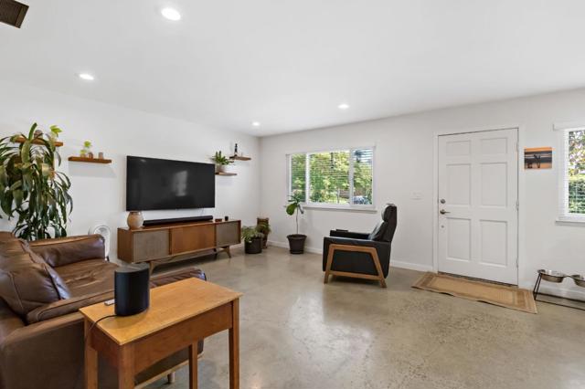 1435 Ruby Court, Capitola CA: https://media.crmls.org/mediaz/9ae57018-2185-4b3f-b9ac-8c674bb7f02c.jpg