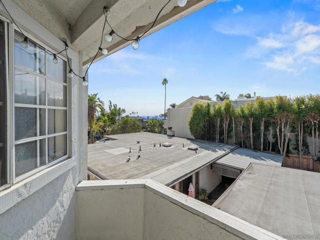974 Sapphire Street, San Diego CA: https://media.crmls.org/mediaz/9ae57b4d-5d62-4a7e-bbdf-47f285d84dd0.jpg
