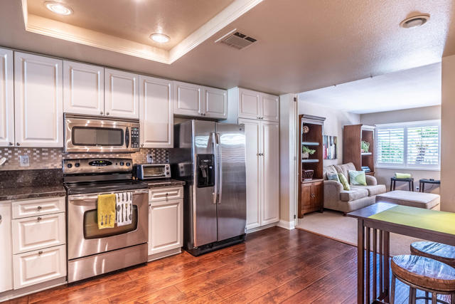 39432 Narcissus Way, Palm Desert CA: https://media.crmls.org/mediaz/9ae58092-cc57-490e-9670-235996b64e43.jpg