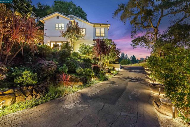 24 La Campana Rd, Orinda CA: https://media.crmls.org/mediaz/9ae5a089-1936-4d5d-8827-bc6ab3daf52b.jpg