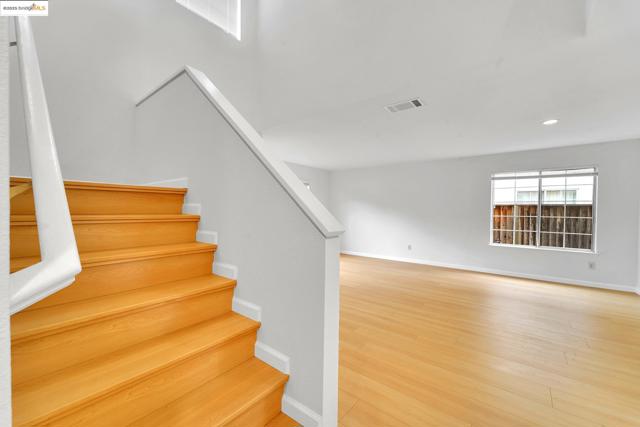 1764 Primrose Ln, Pinole CA: https://media.crmls.org/mediaz/9ae614d9-cf31-4685-ba68-40222b0743c3.jpg