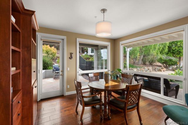 521 Latigo Row, Encinitas CA: https://media.crmls.org/mediaz/9ae6627c-c5e7-407f-9e30-1bfd77bd5829.jpg