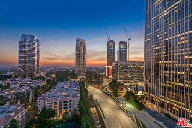 2160 E Century Parkway, Los Angeles CA: https://media.crmls.org/mediaz/9ae69bc6-fed1-475d-adb2-a5568b91cebc.jpg