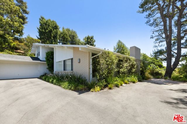 2318 Cheryl Place, Los Angeles CA: https://media.crmls.org/mediaz/9ae6c6bb-2bfc-4a7f-940b-a09a72a93a16.jpg