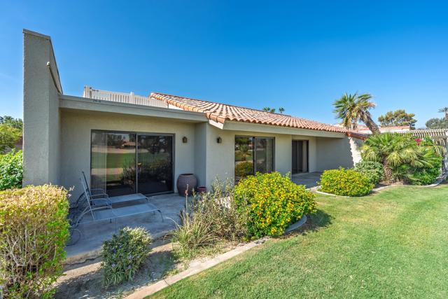 40155 Baltusrol Circle, Palm Desert CA: https://media.crmls.org/mediaz/9ae706d6-c66e-4da0-8c53-28c68dfaaf84.jpg