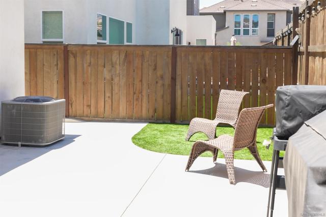 1777 Whitmore Loop, Chula Vista CA: https://media.crmls.org/mediaz/9ae72de0-b3bb-474b-95a5-4e63a54bea6c.jpg