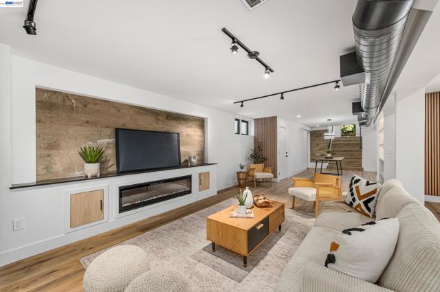 Image 32 of 49 For 4073 Stanley Blvd