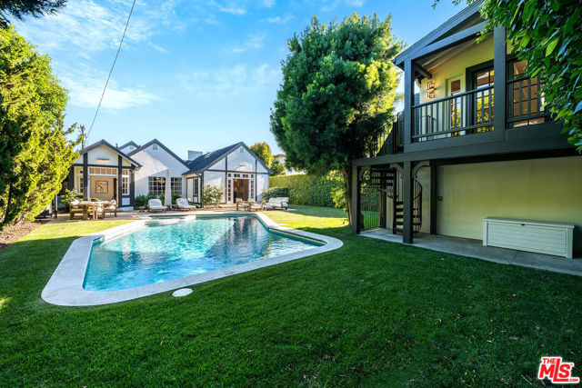 10445 Valley Spring Lane, Toluca Lake CA: https://media.crmls.org/mediaz/9ae8d0ab-86ba-4a6d-af35-95f371fe67c1.jpg