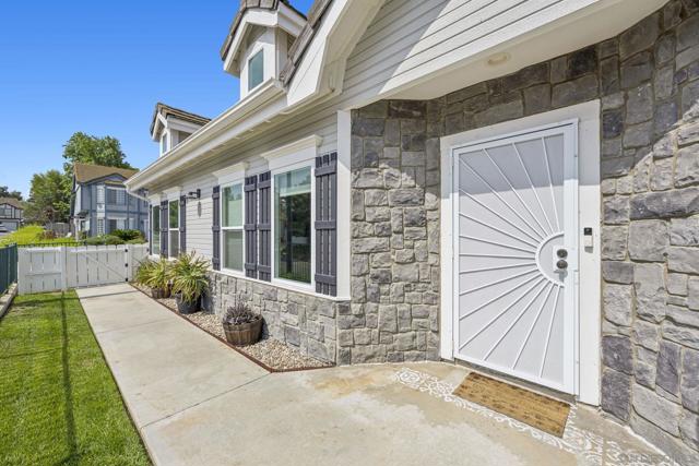 1198 Gazania Ct, San Marcos CA: https://media.crmls.org/mediaz/9ae8d816-9a59-4088-8e1f-e41722cb0641.jpg