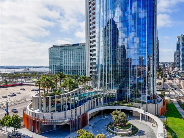 888 W E Street, San Diego CA: https://media.crmls.org/mediaz/9ae90c18-eea1-4c1b-a9f4-9dc6eec4c49a.jpg