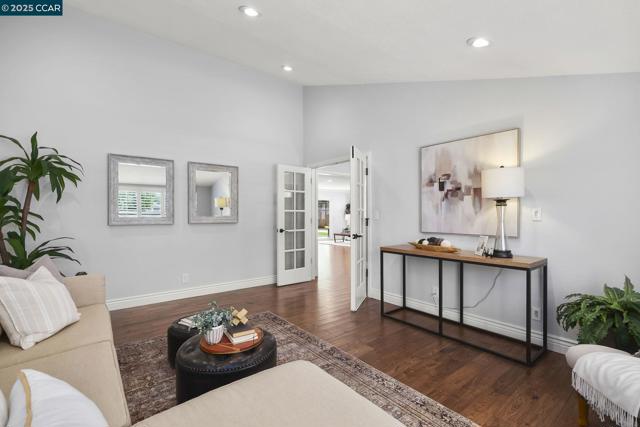 1140 Jamie Dr, Concord CA: https://media.crmls.org/mediaz/9ae91f21-0634-4eef-af12-1e0e29cfe879.jpg