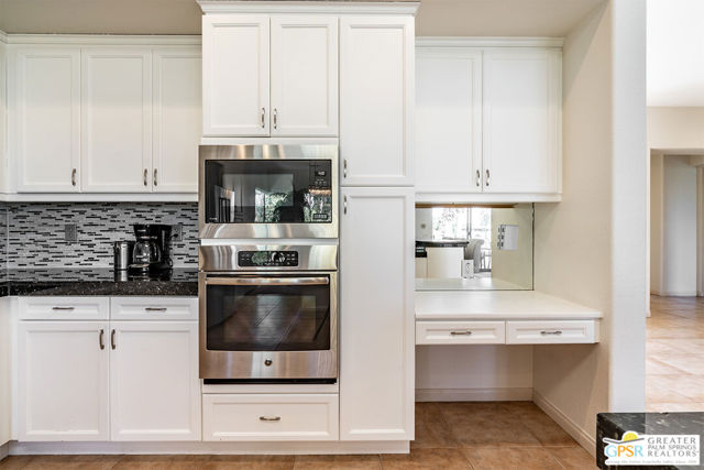 55586 Southern, La Quinta CA: https://media.crmls.org/mediaz/9ae98301-b505-4463-bc12-892e3c96a194.jpg