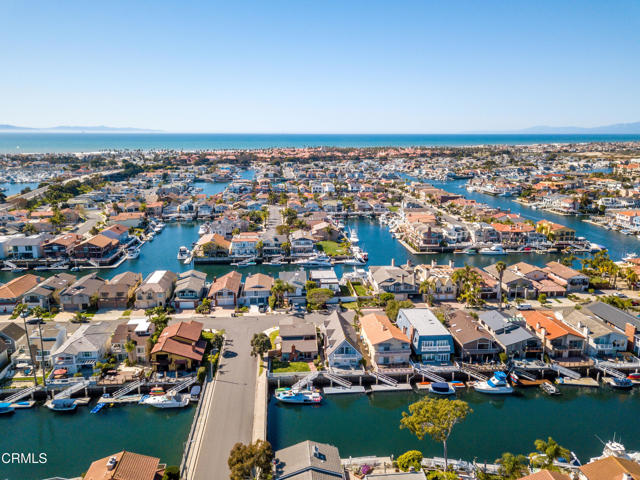 4320 Meridian Avenue, Oxnard CA: https://media.crmls.org/mediaz/9ae9c370-61ad-4d4e-9e0d-a88a689e3c00.jpg