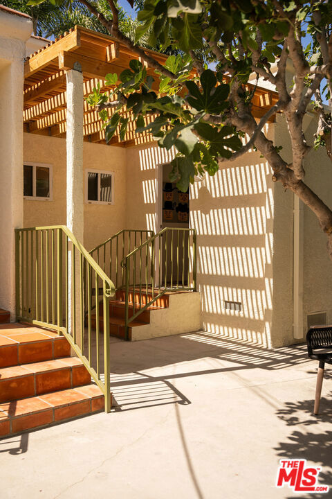 2300 Pisani Place, Venice CA: https://media.crmls.org/mediaz/9aea70e7-f75d-4aeb-a7bd-f5c797b551c8.jpg