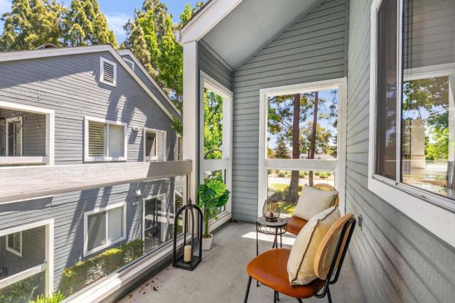 820 Boardwalk Place, Redwood City CA: https://media.crmls.org/mediaz/9aea7a28-1935-4049-af2e-dc36fc3be13f.jpg